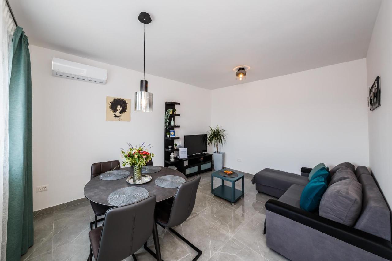Apartmani Ujakovic Kastela Ngoại thất bức ảnh