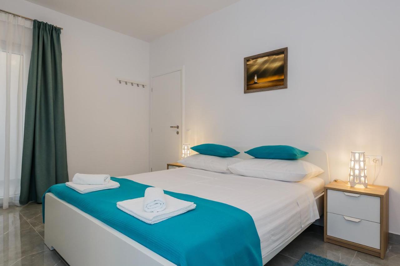 Apartmani Ujakovic Kastela Ngoại thất bức ảnh
