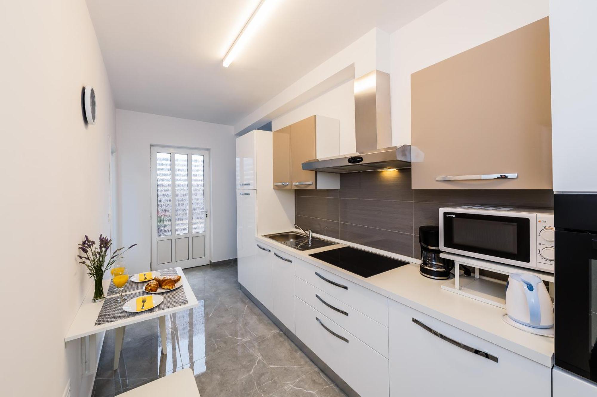 Apartmani Ujakovic Kastela Ngoại thất bức ảnh