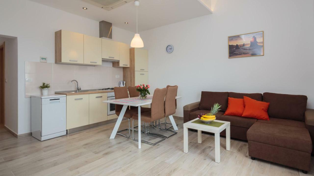 Apartmani Ujakovic Kastela Ngoại thất bức ảnh