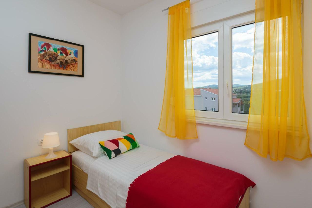 Apartmani Ujakovic Kastela Ngoại thất bức ảnh