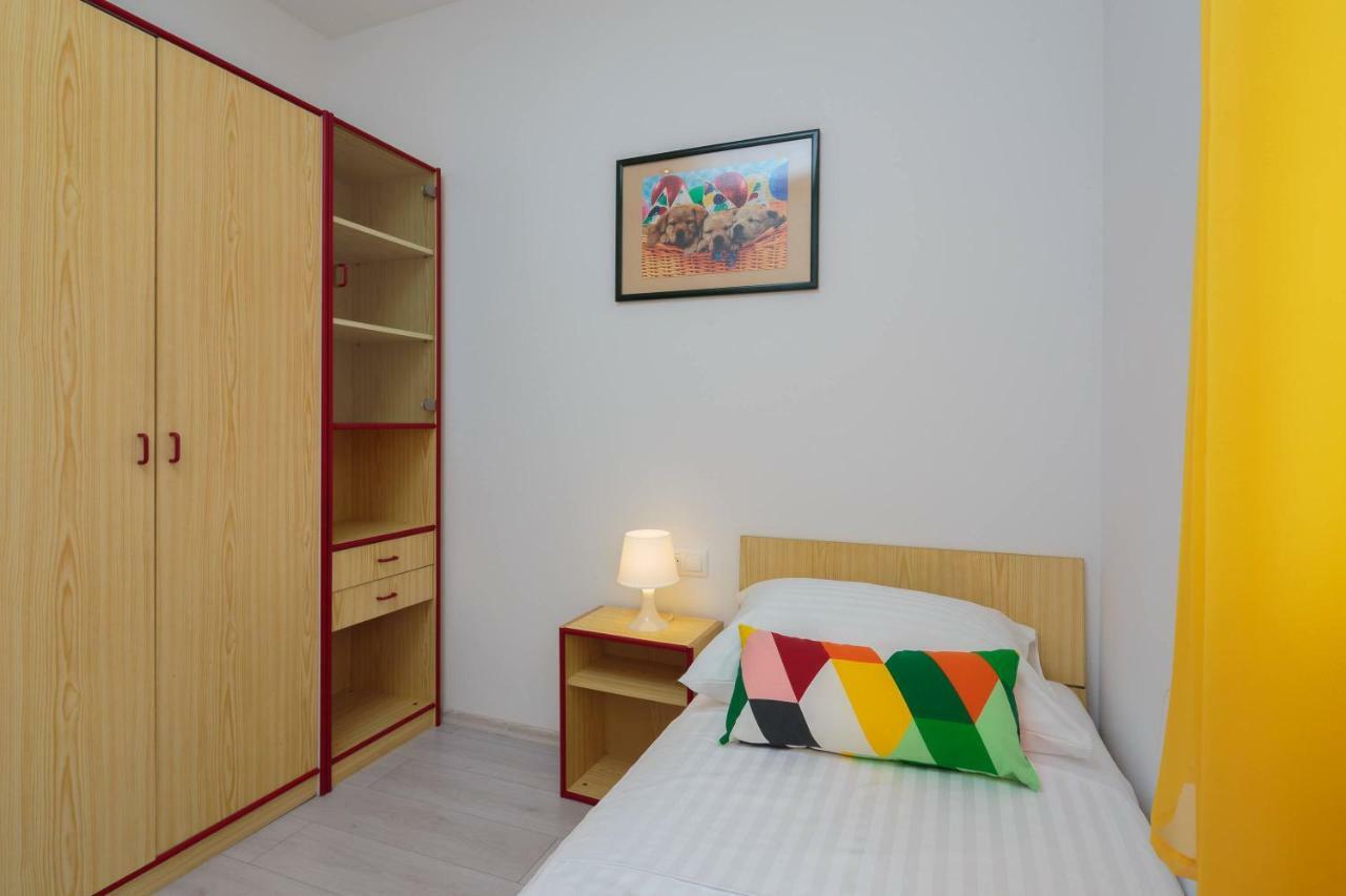 Apartmani Ujakovic Kastela Ngoại thất bức ảnh