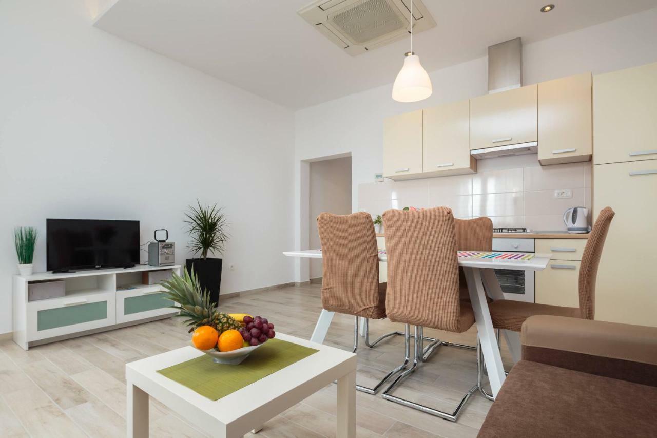 Apartmani Ujakovic Kastela Ngoại thất bức ảnh